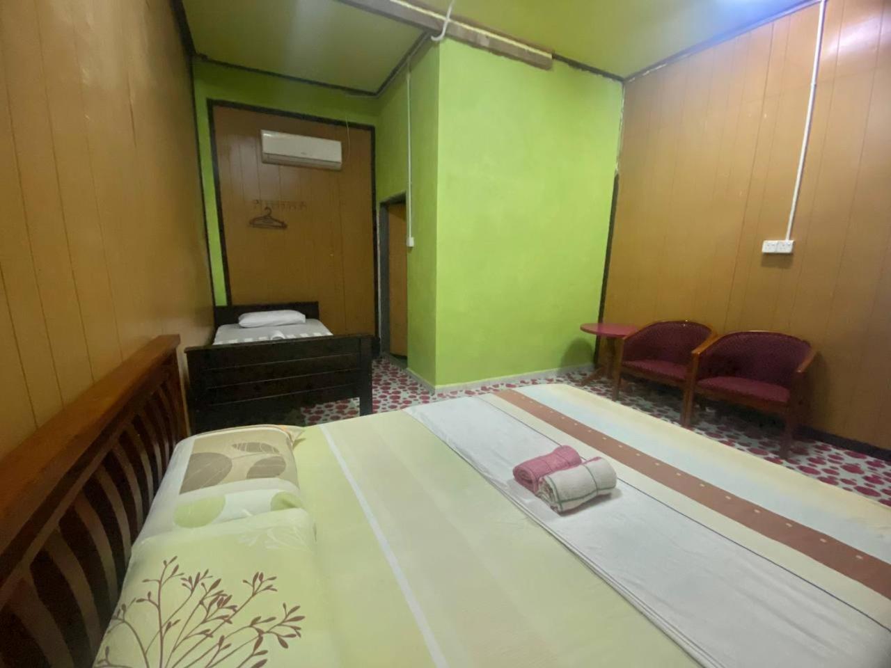 Perhentian Hazipah Hotel Kampong Pasir Hantu Exterior photo